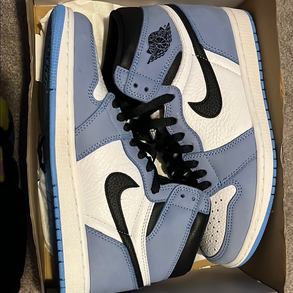 Jordan Sneakers in Blue and White
